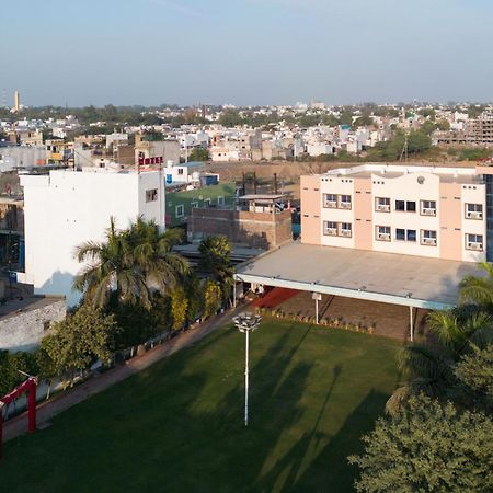 Ruchishree Garden Hotel Ujjain Eksteriør billede