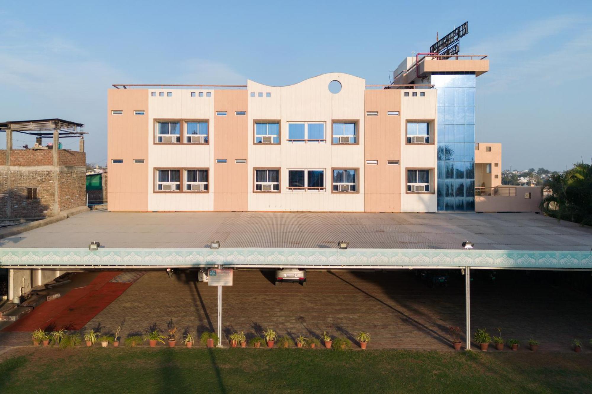 Ruchishree Garden Hotel Ujjain Eksteriør billede
